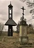 Velký Hubenov, zvonička a kříž.jpg