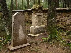 Velký Pěčín, židovský hřbitov, náhrobek 04.jpg