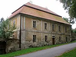 Bývalá fara ve Velké Chyšce.