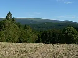 Pohled na Vysokou holi a Temnou (vpravo)