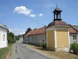 Kaple v centru vesnice