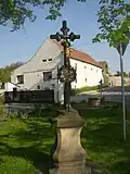 Křížek na návsi