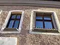 Velké náměstí čp. 39 (Prachatice), okenní osttění oken