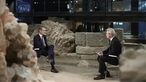 Rozhovor s premiérem Mitsotakisem v prostorách stanice při otevření metra