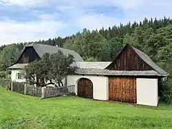 Venkovská usedlost v Jimramovských Pasekách.jpg