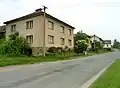 Domy u hlavní silnice