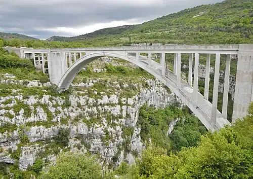 pohled na most Pont de Chaulière