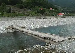 Řeka Grnčar (též Vermosh) v údolí stejného jména v nejsevernějším cípu Albánie