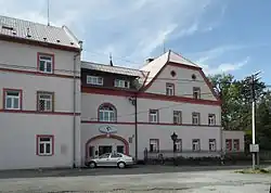 Zámek: nyní psychiatrická léčebna