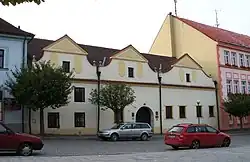 Veselí nad Lužnicí, nám TGM, čp 22 (01).jpg