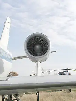 Turbodmychadlový motor umístěný nad křídlem letounu VFW 614