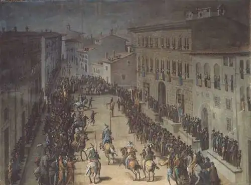 Pohled z výšky do široké ulice s množstvím lidí tvořících špalíry po obou stranách. Uprostřed ulice jsou jezdci na koních. Pravé straně ulice dominuje velký dvoupatrový dům.