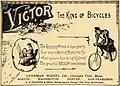 Overman Wheel Co., výrobce kol, 1895; byl známý užíváním dvojsmyslnosti významu slova spinning ve svých sloganech. Překlad: Dobovým kolovratům [Spinning Wheels] odzvonilo, uvolněte cestu kolům [Spinning Wheels], která létají. A místo toho sličné dívčiny si zlehka vyšlapují nyní na elegantním [kole] Victor.