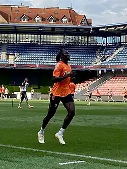 Olatunji během tréninku se Spartou (2023)