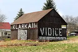 Bývalá stodola u hlavní silnice