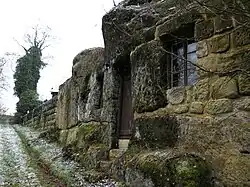 Vidim, skalní obydlí při čp.17.jpg