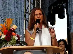 Francesca moderuje „Tibet event“ ve Vídni, 26. května 2012.