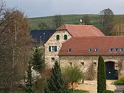 Památkově chráněná usedlost Dreiseitenhof v Arnsdorfu