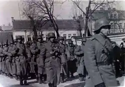 Vojáci LTS na pochodu do Vilniusu, 1944