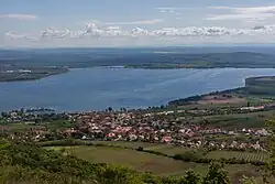 Novomlýnská nádrž ze svahů Děvína