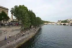 Náplavka u Pont des Arts, Paříž (2017)