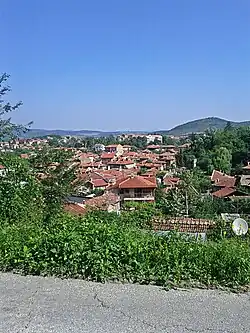 Pohled na město z okolních kopců