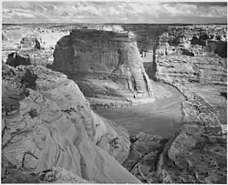 Pohled do údolí z hory Canyon de Chelly, Arizona, 1933 – 1942