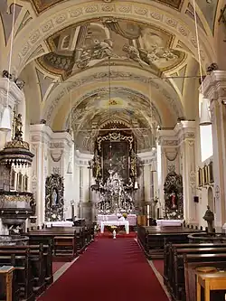 Interiér farního kostela sv. Václava ve Vilémově.