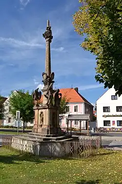 Sloup se sousoším Nejsvětější Trojice ve Vilémově