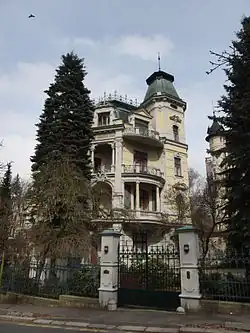 Vila Ahlan, stav v dubnu 2013