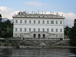Villa Melzi od jezera