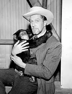 Vincent Price během natáčení seriálu Riverboat (1959)