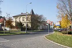 Vinoř square 02.JPG