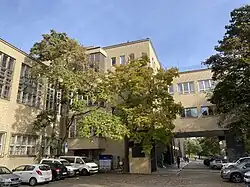 Pohled na budovu z jihozápadu