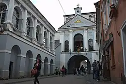 Fotografie hlavního chrámu ve Vilniusu. V tomto chrámu je umístěna černá Madona Ostrobramská.