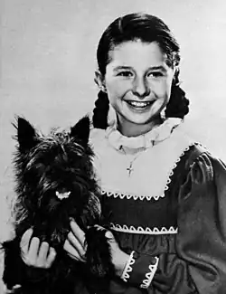 Virginia Weidlerová se psem Terry na propagační fotografii (1939)