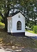 Malá kaple u hlavní silnice