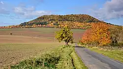 Pohled na Vladař z jihovýchodu (od Bohuslavi)