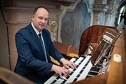 Vladimír Roubal u strahovských varhan