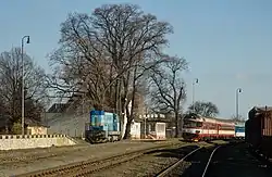 Střední část stanice s nádražní budovou