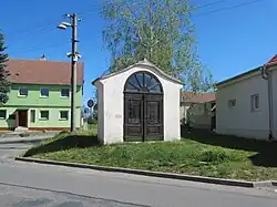 Vlkoš (HO), kaple sv. Jana Nepomuckého.jpg