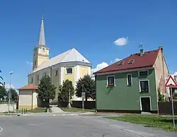 Střed obce s kostelem svatého Prokopa