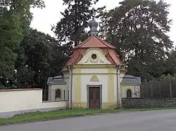 Vlkys Kaple sv Jana Nepomuckeho 2.JPG