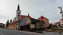 Hlavní ulice a kostel svaté Alžběty Durynské v listopadu 2024