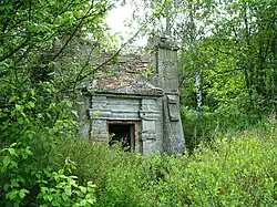 Vodojem na severním úpatí Ptačího vršku u Bohatic v okrese Česká Lípa