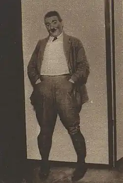 Vojta Marten jako starosta „Šnyt“ v hudební komedii „Můj manžel větroplach“, 1933