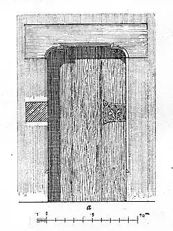 Gotický portál vstupu do věže.