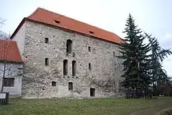 Jižní strana tvrze