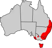 Rozšíření vombata obecného (červeně).