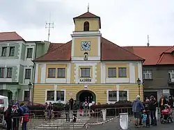 Votice, Komenského náměstí, radnice.jpg